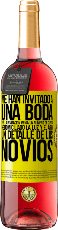 29,95 € Envío gratis | Vino Rosado Edición ROSÉ Me han invitado a una boda y en la invitación venía un número de cuenta. He domiciliado la luz y el agua. Un detalle de los Etiqueta Amarilla. Etiqueta personalizable Vino joven Cosecha 2025 Tempranillo