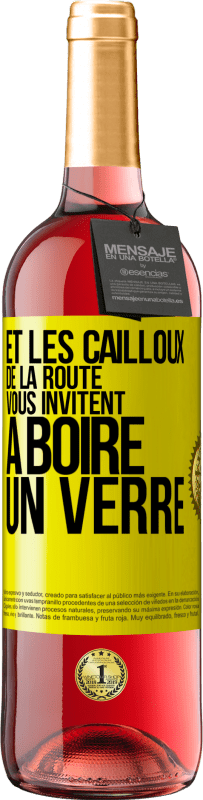 Envoi gratuit | Vin rosé Édition ROSÉ Et les cailloux de la route vous invitent à boire un verre Étiquette Jaune. Étiquette personnalisable Vin jeune Récolte 2023 Tempranillo