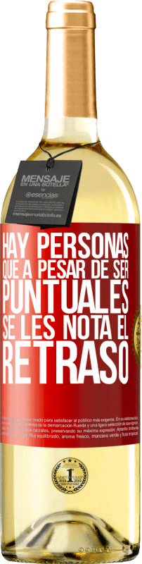 29,95 € Envío gratis | Vino Blanco Edición WHITE Hay personas que, a pesar de ser puntuales, se les nota el retraso Etiqueta Roja. Etiqueta personalizable Vino joven Cosecha 2025 Verdejo