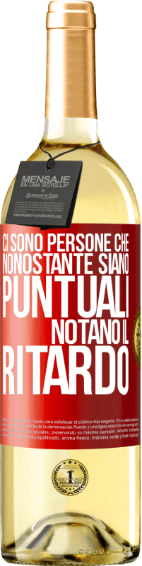 29,95 € Spedizione Gratuita | Vino bianco Edizione WHITE Ci sono persone che, nonostante siano puntuali, notano il ritardo Etichetta Rossa. Etichetta personalizzabile Vino giovane Raccogliere 2025 Verdejo
