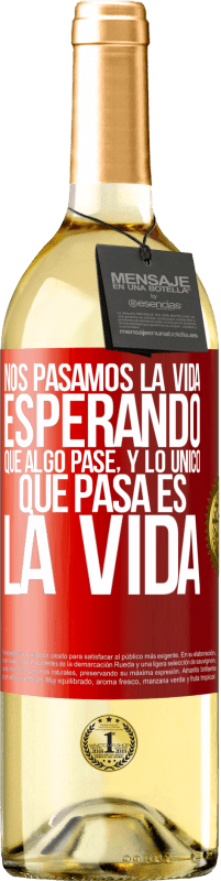 29,95 € | Vino Blanco Edición WHITE Nos pasamos la vida esperando que algo pase, y lo único que pasa es la vida Etiqueta Roja. Etiqueta personalizable Vino joven Cosecha 2024 Verdejo