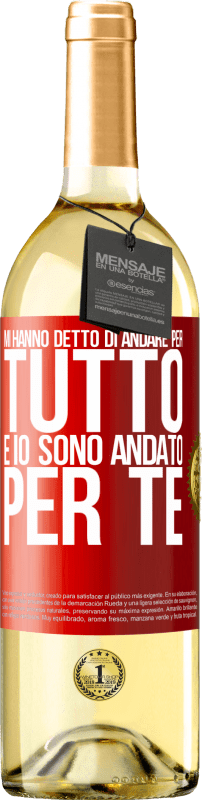 29,95 € Spedizione Gratuita | Vino bianco Edizione WHITE Mi hanno detto di andare per tutto e io sono andato per te Etichetta Rossa. Etichetta personalizzabile Vino giovane Raccogliere 2025 Verdejo