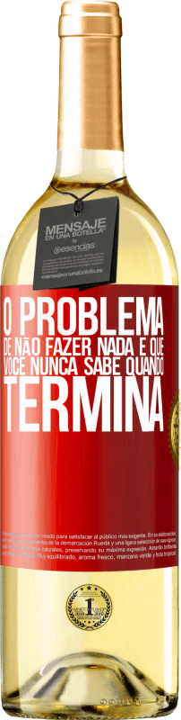 29,95 € | Vinho branco Edição WHITE O problema de não fazer nada é que você nunca sabe quando termina Etiqueta Vermelha. Etiqueta personalizável Vinho jovem Colheita 2024 Verdejo