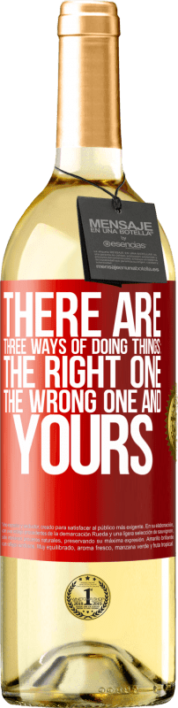 29,95 € | Белое вино Издание WHITE Есть три способа сделать что-то: правильный, неправильный и твой Красная метка. Настраиваемая этикетка Молодое вино Урожай 2023 Verdejo