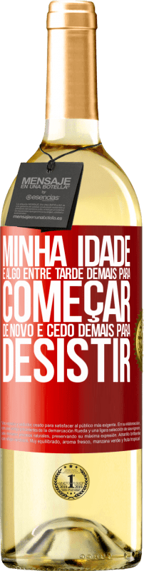 29,95 € | Vinho branco Edição WHITE Minha idade é algo entre ... Tarde demais para começar de novo e ... cedo demais para desistir Etiqueta Vermelha. Etiqueta personalizável Vinho jovem Colheita 2024 Verdejo