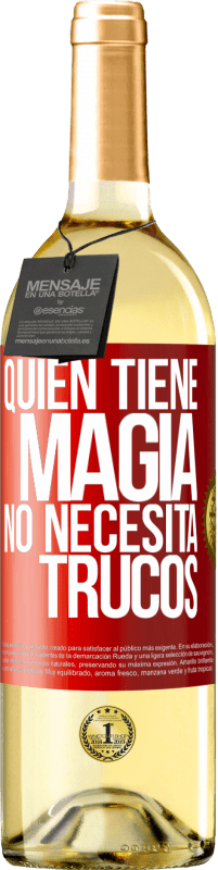 29,95 € Envío gratis | Vino Blanco Edición WHITE Quien tiene magia no necesita trucos Etiqueta Roja. Etiqueta personalizable Vino joven Cosecha 2024 Verdejo