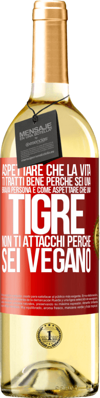 29,95 € | Vino bianco Edizione WHITE Aspettare che la vita ti tratti bene perché sei una brava persona è come aspettare che una tigre non ti attacchi perché sei Etichetta Rossa. Etichetta personalizzabile Vino giovane Raccogliere 2024 Verdejo