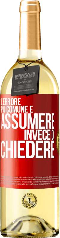 29,95 € Spedizione Gratuita | Vino bianco Edizione WHITE L'errore più comune è assumere invece di chiedere Etichetta Rossa. Etichetta personalizzabile Vino giovane Raccogliere 2024 Verdejo