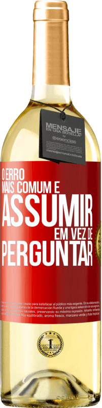 29,95 € | Vinho branco Edição WHITE O erro mais comum é assumir, em vez de perguntar Etiqueta Vermelha. Etiqueta personalizável Vinho jovem Colheita 2024 Verdejo