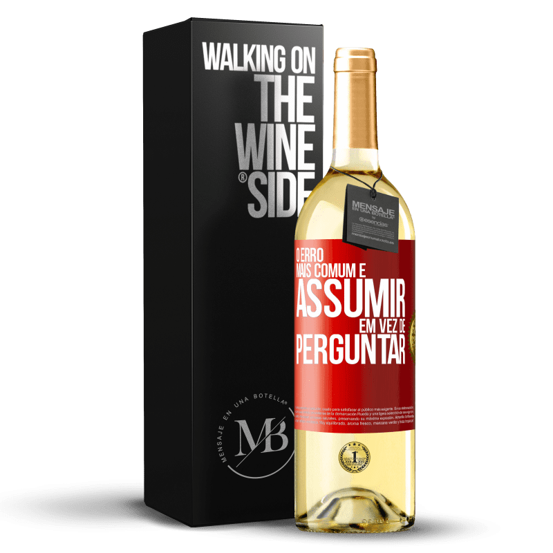 29,95 € Envio grátis | Vinho branco Edição WHITE O erro mais comum é assumir, em vez de perguntar Etiqueta Vermelha. Etiqueta personalizável Vinho jovem Colheita 2025 Verdejo