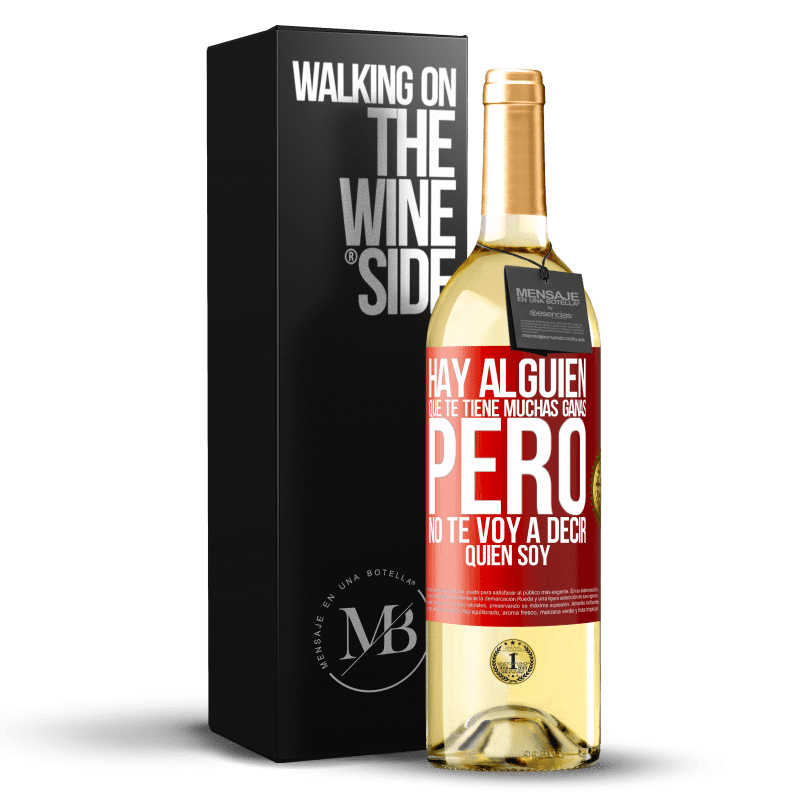 29,95 € Envío gratis | Vino Blanco Edición WHITE Hay alguien que te tiene muchas ganas, pero no te voy a decir quien soy Etiqueta Roja. Etiqueta personalizable Vino joven Cosecha 2025 Verdejo