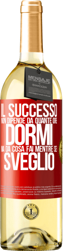 29,95 € Spedizione Gratuita | Vino bianco Edizione WHITE Il successo non dipende da quante ore dormi, ma da cosa fai mentre sei sveglio Etichetta Rossa. Etichetta personalizzabile Vino giovane Raccogliere 2025 Verdejo