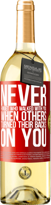 29,95 € | White Wine WHITE Edition Never forget who walked with you when others turned their backs on you Red Label. Customizable label Young wine Harvest 2023 Verdejo
