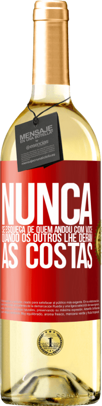 29,95 € | Vinho branco Edição WHITE Nunca se esqueça de quem andou com você quando os outros lhe deram as costas Etiqueta Vermelha. Etiqueta personalizável Vinho jovem Colheita 2024 Verdejo