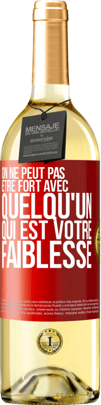 29,95 € | Vin blanc Édition WHITE On ne peut pas être fort avec quelqu'un qui est votre faiblesse Étiquette Rouge. Étiquette personnalisable Vin jeune Récolte 2024 Verdejo