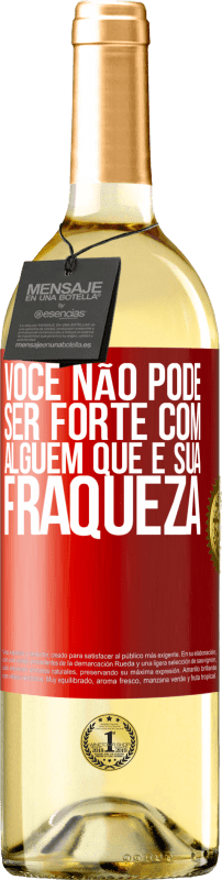 29,95 € Envio grátis | Vinho branco Edição WHITE Você não pode ser forte com alguém que é sua fraqueza Etiqueta Vermelha. Etiqueta personalizável Vinho jovem Colheita 2025 Verdejo