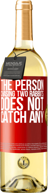 29,95 € 免费送货 | 白葡萄酒 WHITE版 追两只兔子的人没有抓到任何东西 红色标签. 可自定义的标签 青年酒 收成 2023 Verdejo