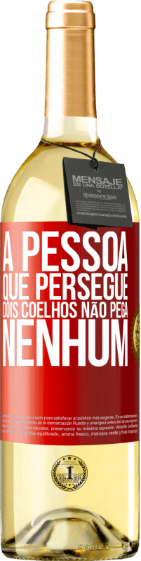 29,95 € | Vinho branco Edição WHITE A pessoa que persegue dois coelhos não pega nenhum Etiqueta Vermelha. Etiqueta personalizável Vinho jovem Colheita 2024 Verdejo