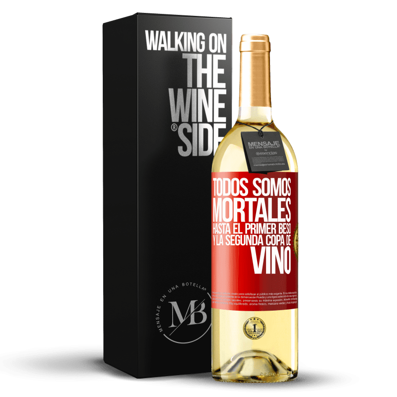 29,95 € Envío gratis | Vino Blanco Edición WHITE Todos somos mortales hasta el primer beso y la segunda copa de vino Etiqueta Roja. Etiqueta personalizable Vino joven Cosecha 2024 Verdejo