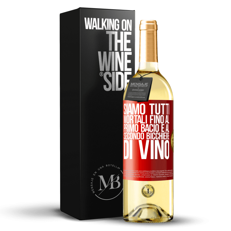 29,95 € Spedizione Gratuita | Vino bianco Edizione WHITE Siamo tutti mortali fino al primo bacio e al secondo bicchiere di vino Etichetta Rossa. Etichetta personalizzabile Vino giovane Raccogliere 2024 Verdejo