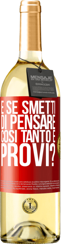 29,95 € Spedizione Gratuita | Vino bianco Edizione WHITE e se smetti di pensare così tanto e provi? Etichetta Rossa. Etichetta personalizzabile Vino giovane Raccogliere 2025 Verdejo