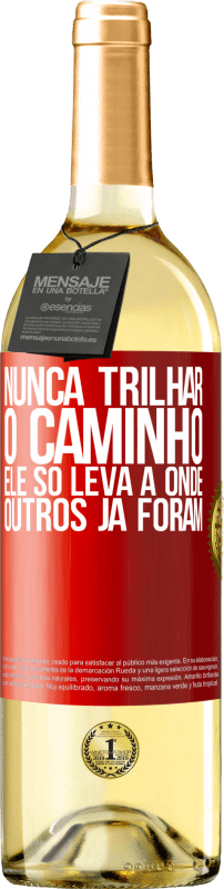 29,95 € | Vinho branco Edição WHITE Nunca trilhar o caminho, ele só leva a onde outros já foram Etiqueta Vermelha. Etiqueta personalizável Vinho jovem Colheita 2024 Verdejo