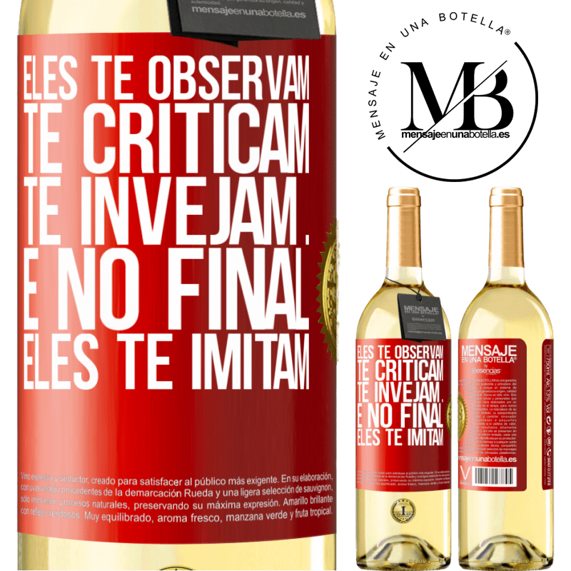 29,95 € Envio grátis | Vinho branco Edição WHITE Eles te observam, te criticam, te invejam ... e no final, eles te imitam Etiqueta Vermelha. Etiqueta personalizável Vinho jovem Colheita 2025 Verdejo