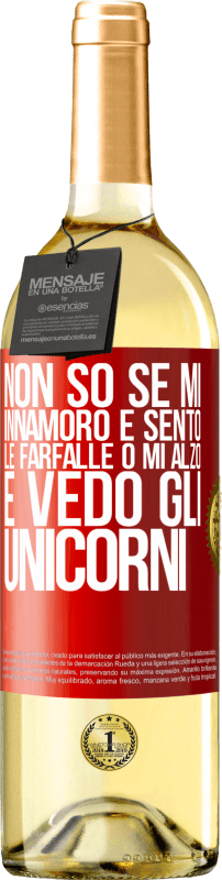 29,95 € | Vino bianco Edizione WHITE Non so se mi innamoro e sento le farfalle o mi alzo e vedo gli unicorni Etichetta Rossa. Etichetta personalizzabile Vino giovane Raccogliere 2024 Verdejo