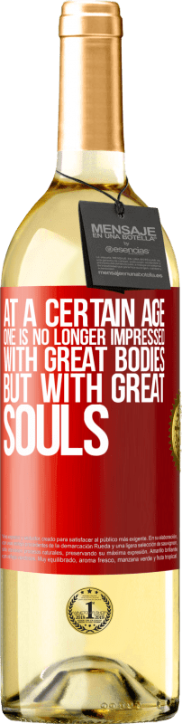 29,95 € | 白ワイン WHITEエディション ある年齢で、偉大な肉体に感動することはなくなりましたが、偉大な魂に感動します 赤いタグ. カスタマイズ可能なラベル 若いワイン 収穫 2023 Verdejo