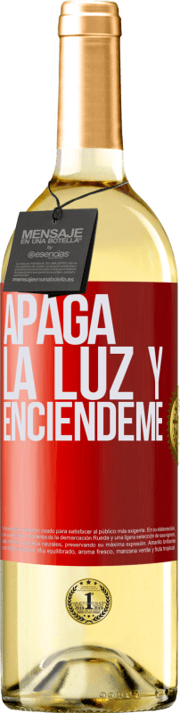 29,95 € Envío gratis | Vino Blanco Edición WHITE Apaga la luz y enciéndeme Etiqueta Roja. Etiqueta personalizable Vino joven Cosecha 2024 Verdejo