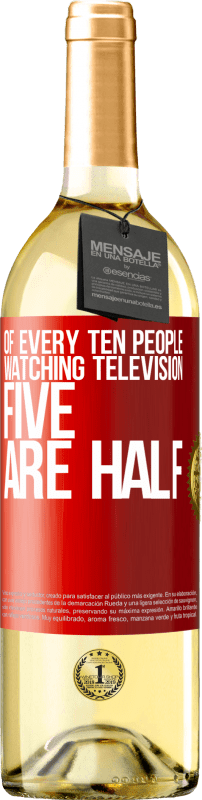 29,95 € Бесплатная доставка | Белое вино Издание WHITE Из каждых десяти человек, смотрящих телевизор, пять - половина Красная метка. Настраиваемая этикетка Молодое вино Урожай 2023 Verdejo