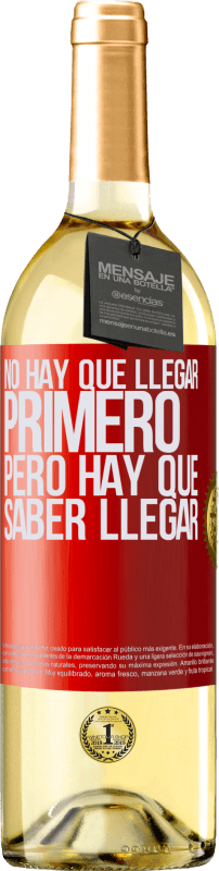 29,95 € Envío gratis | Vino Blanco Edición WHITE No hay que llegar primero, pero hay que saber llegar Etiqueta Roja. Etiqueta personalizable Vino joven Cosecha 2024 Verdejo