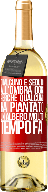 Spedizione Gratuita | Vino bianco Edizione WHITE Qualcuno è seduto all'ombra oggi, perché qualcuno ha piantato un albero molto tempo fa Etichetta Rossa. Etichetta personalizzabile Vino giovane Raccogliere 2023 Verdejo