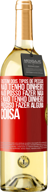 29,95 € Envio grátis | Vinho branco Edição WHITE Existem dois tipos de pessoas. Não tenho dinheiro, não posso fazer nada e Não tenho dinheiro, preciso fazer alguma coisa Etiqueta Vermelha. Etiqueta personalizável Vinho jovem Colheita 2025 Verdejo