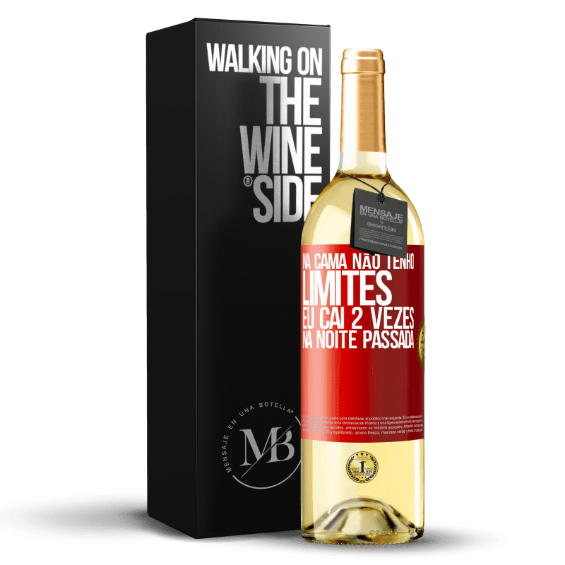 29,95 € Envio grátis | Vinho branco Edição WHITE Na cama não tenho limites. Eu caí 2 vezes na noite passada Etiqueta Vermelha. Etiqueta personalizável Vinho jovem Colheita 2025 Verdejo