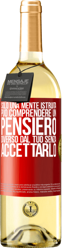 29,95 € Spedizione Gratuita | Vino bianco Edizione WHITE Solo una mente istruita può comprendere un pensiero diverso dal tuo senza accettarlo Etichetta Rossa. Etichetta personalizzabile Vino giovane Raccogliere 2025 Verdejo