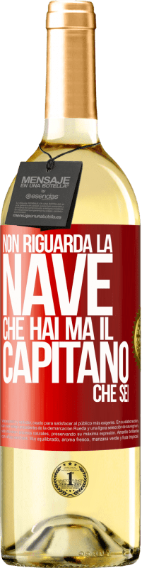 29,95 € Spedizione Gratuita | Vino bianco Edizione WHITE Non riguarda la nave che hai, ma il capitano che sei Etichetta Rossa. Etichetta personalizzabile Vino giovane Raccogliere 2025 Verdejo