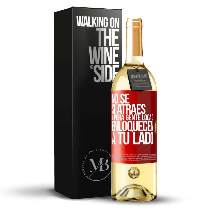 29,95 € Envío gratis | Vino Blanco Edición WHITE No se si atraes a pura gente loca, o enloquecen a tu lado Etiqueta Roja. Etiqueta personalizable Vino joven Cosecha 2024 Verdejo