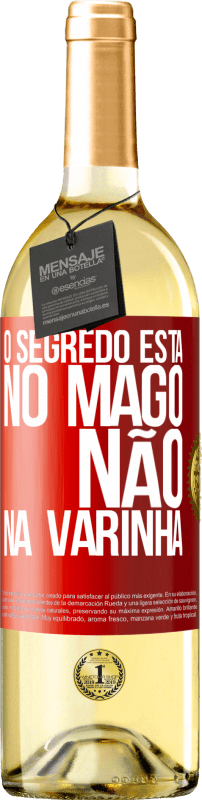 29,95 € Envio grátis | Vinho branco Edição WHITE O segredo está no mago, não na varinha Etiqueta Vermelha. Etiqueta personalizável Vinho jovem Colheita 2025 Verdejo