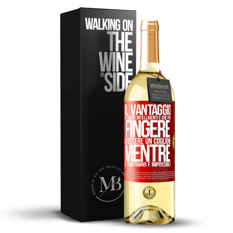 29,95 € Spedizione Gratuita | Vino bianco Edizione WHITE Il vantaggio di essere intelligenti è che puoi fingere di essere un coglione, mentre il contrario è impossibile Etichetta Rossa. Etichetta personalizzabile Vino giovane Raccogliere 2025 Verdejo