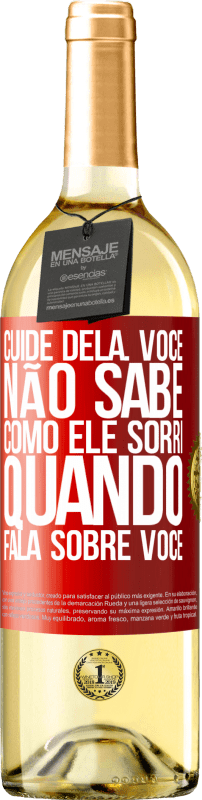 29,95 € | Vinho branco Edição WHITE Cuide dela. Você não sabe como ele sorri quando fala sobre você Etiqueta Vermelha. Etiqueta personalizável Vinho jovem Colheita 2024 Verdejo