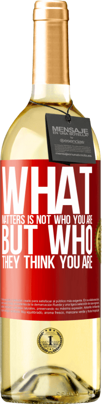 29,95 € | White Wine WHITE Edition What matters is not who you are, but who they think you are Red Label. Customizable label Young wine Harvest 2024 Verdejo