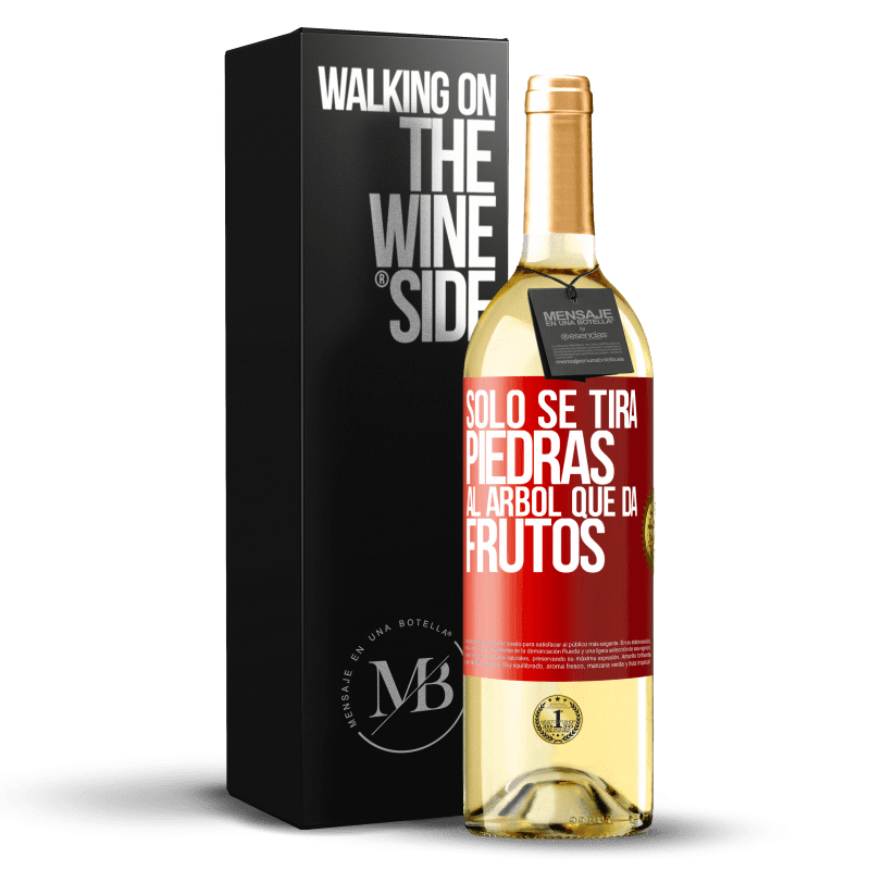 29,95 € Envío gratis | Vino Blanco Edición WHITE Sólo se tira piedras al árbol que da frutos Etiqueta Roja. Etiqueta personalizable Vino joven Cosecha 2024 Verdejo