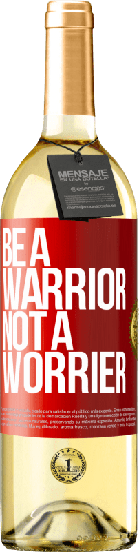 29,95 € Spedizione Gratuita | Vino bianco Edizione WHITE Be a warrior, not a worrier Etichetta Rossa. Etichetta personalizzabile Vino giovane Raccogliere 2025 Verdejo