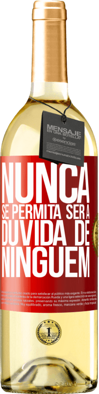 29,95 € | Vinho branco Edição WHITE Nunca se permita ser a dúvida de ninguém Etiqueta Vermelha. Etiqueta personalizável Vinho jovem Colheita 2023 Verdejo