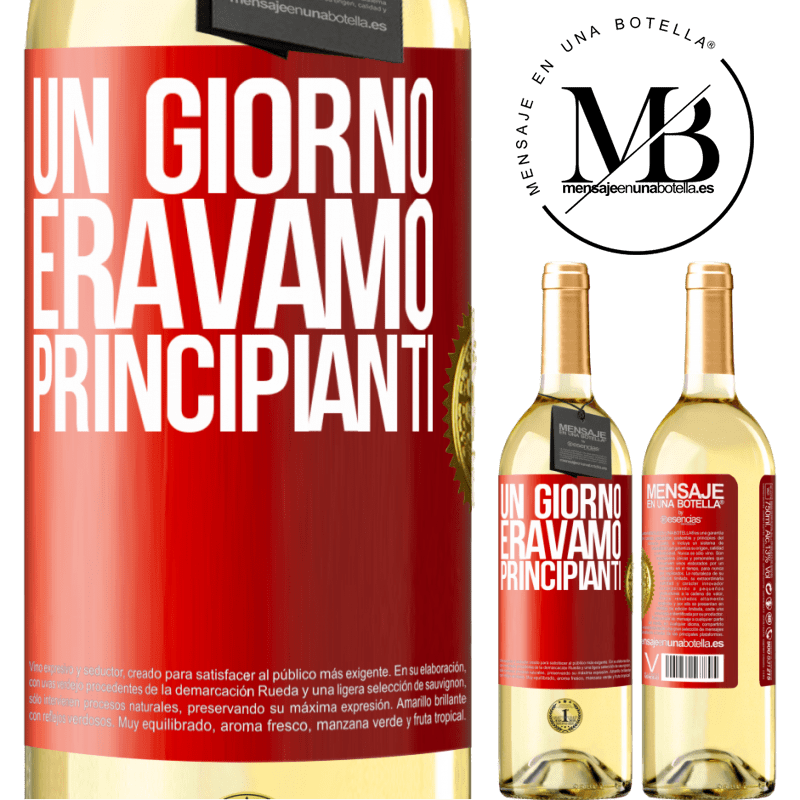 29,95 € Spedizione Gratuita | Vino bianco Edizione WHITE Un giorno eravamo principianti Etichetta Rossa. Etichetta personalizzabile Vino giovane Raccogliere 2024 Verdejo