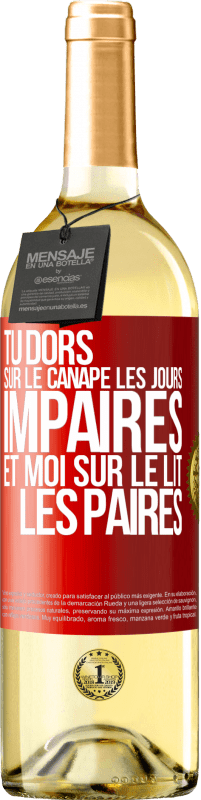 29,95 € Envoi gratuit | Vin blanc Édition WHITE Tu dors sur le canapé les jours impaires et moi sur le lit les paires Étiquette Rouge. Étiquette personnalisable Vin jeune Récolte 2025 Verdejo