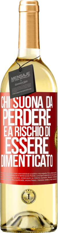 29,95 € Spedizione Gratuita | Vino bianco Edizione WHITE Chi suona da perdere è a rischio di essere dimenticato Etichetta Rossa. Etichetta personalizzabile Vino giovane Raccogliere 2024 Verdejo