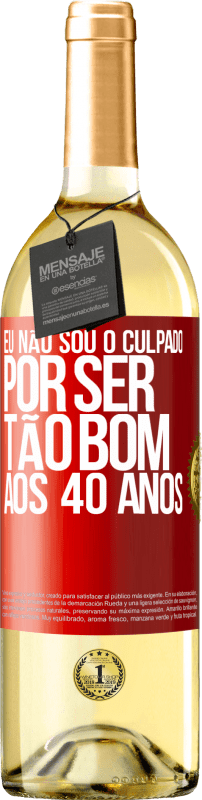 29,95 € Envio grátis | Vinho branco Edição WHITE Eu não sou o culpado por ser tão bom aos 40 anos Etiqueta Vermelha. Etiqueta personalizável Vinho jovem Colheita 2024 Verdejo