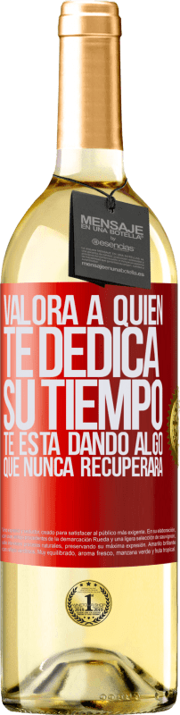 29,95 € | Vino Blanco Edición WHITE Valora a quien te dedica su tiempo. Te está dando algo que nunca recuperará Etiqueta Roja. Etiqueta personalizable Vino joven Cosecha 2024 Verdejo